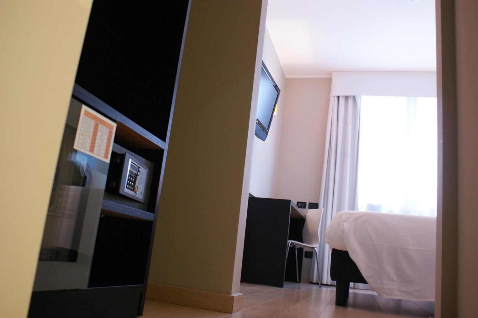 רומא Hotel Aniene מראה חיצוני תמונה